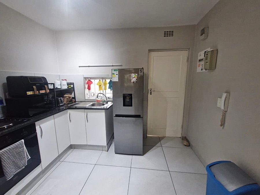 2 Bedroom Property for Sale in Uitzicht Western Cape